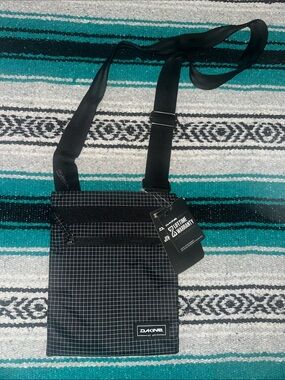 Dakine *NWT* Women's Jive Crossbody Bag with Adjustable Strap